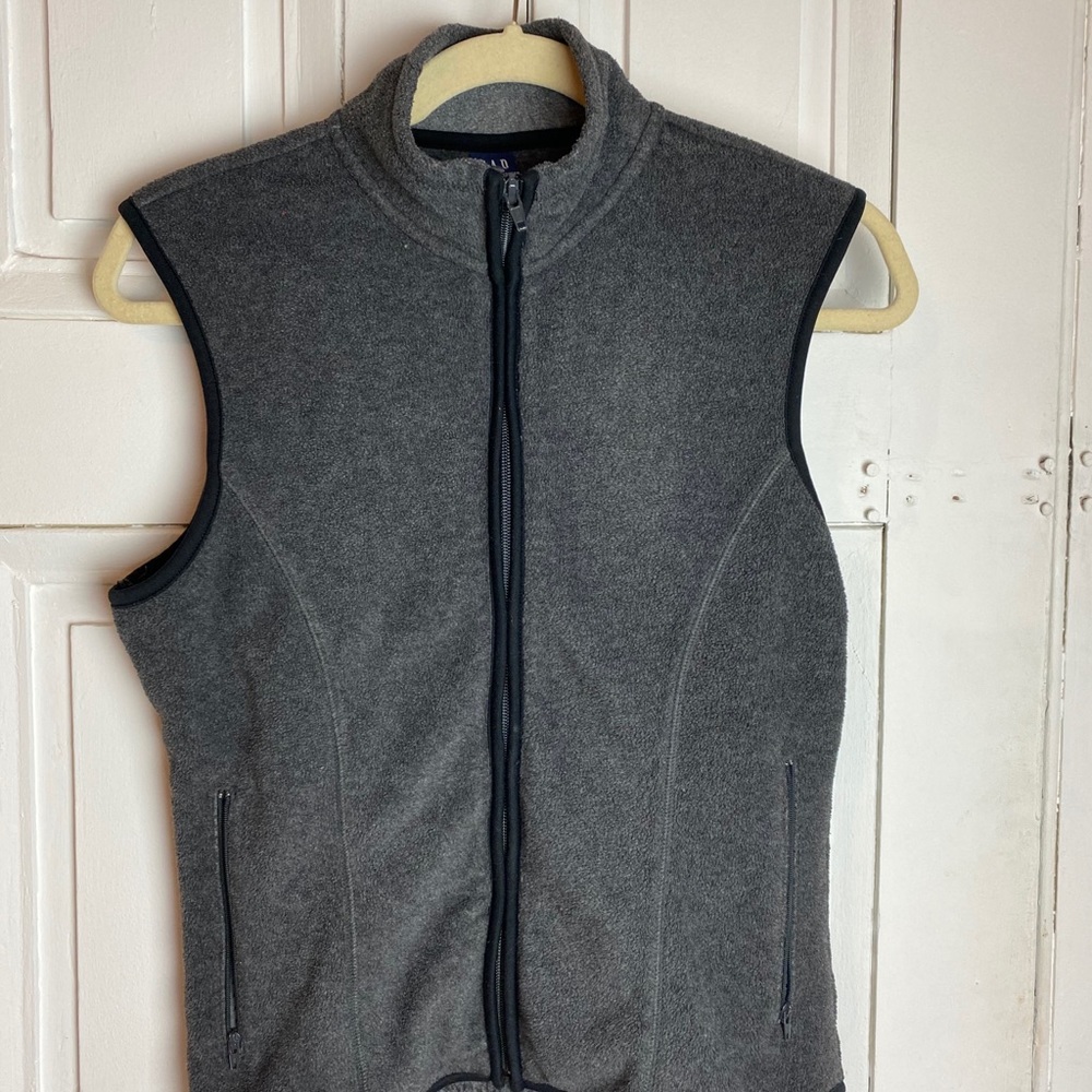 Gap dark grey fleece full zip vest size small